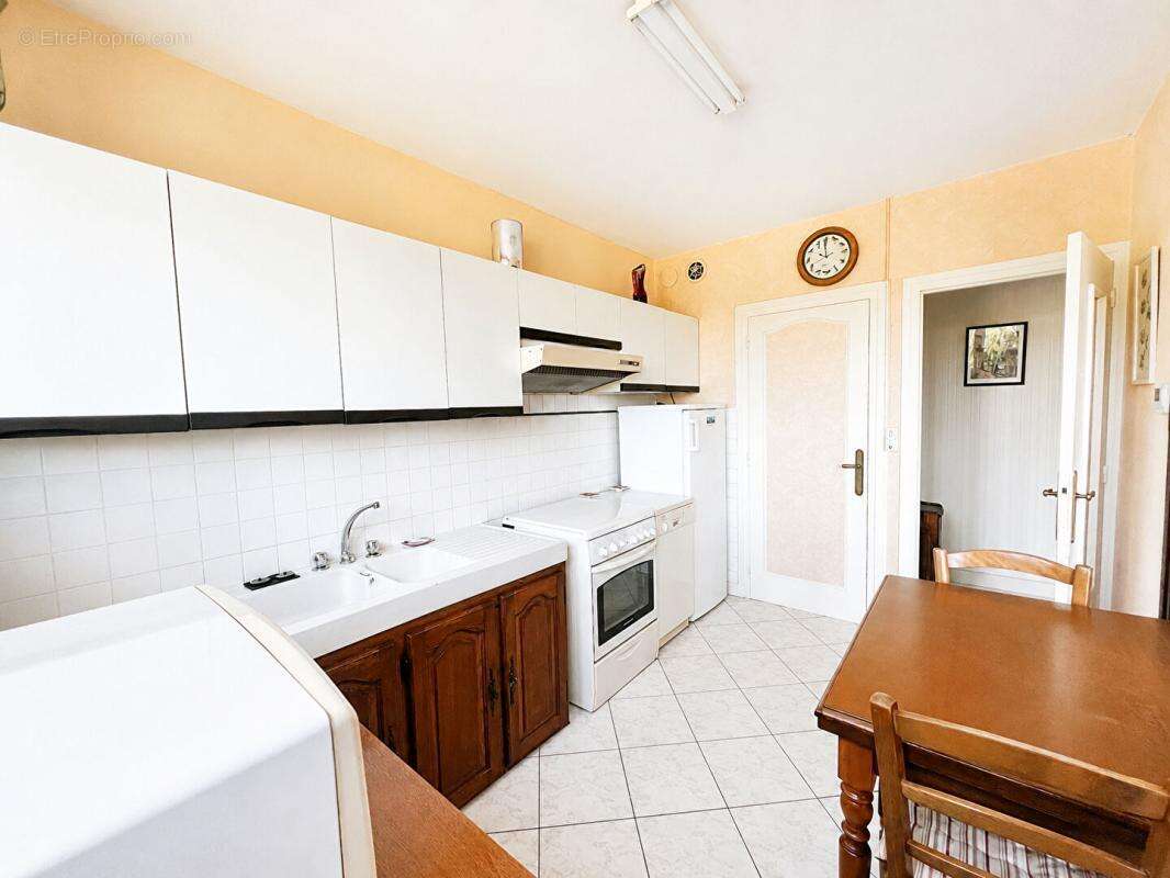 Maison avec jardin, garage et terrain constructible - photo 10
