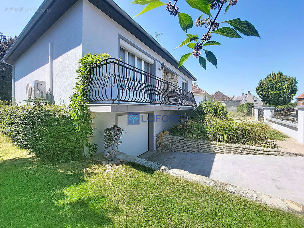 Maison à CHARMES