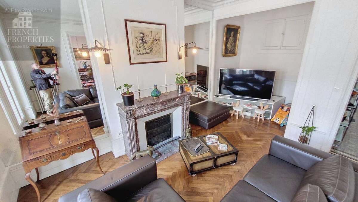 Appartement duplex style haussmannien T5 de 137.05M2 + 2 caves et terrasse et balcons- Bld Clémenceau  5 pièce(s) 135.79 m2 - photo 13