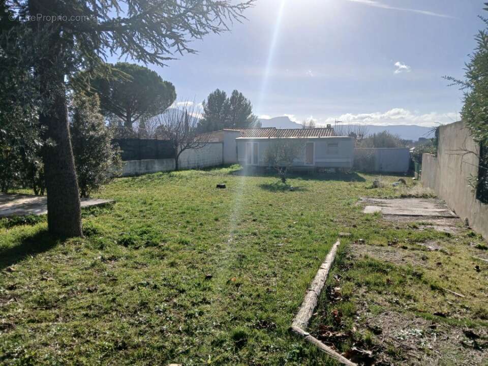 Terrain à POURRIERES