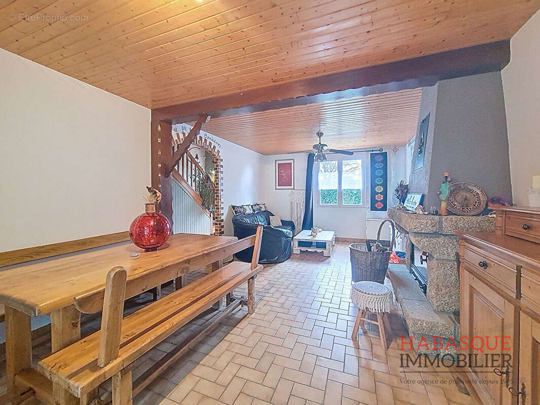 Maison spacieuse à vendre à Guimiliau - photo 3