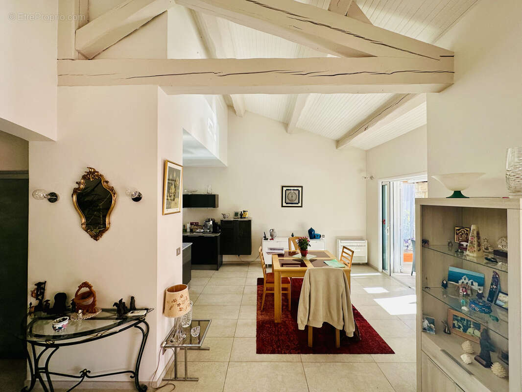 Exclusivite lattes centre - superbe villa 180m2 sur un terrain de 1.000m2 sans vis-a-vis a 200m du tram - photo 2