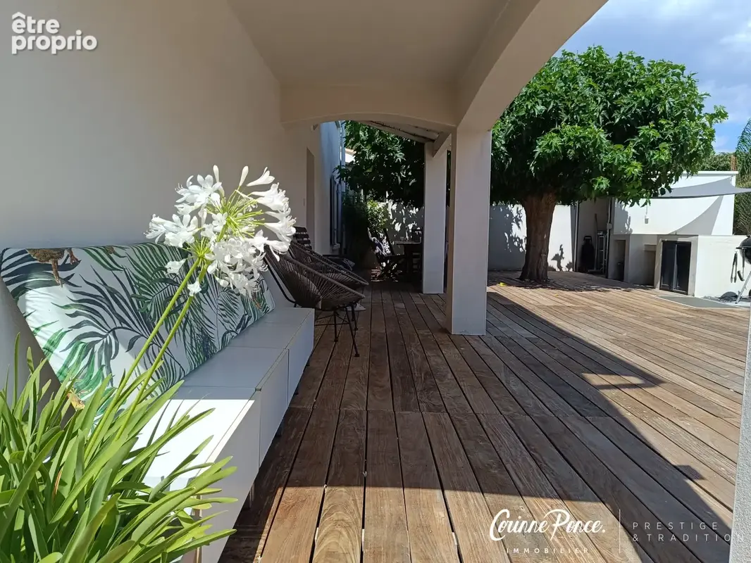 Villa rénovée contemporaine avec piscine, dépendance et atelier - photo 23