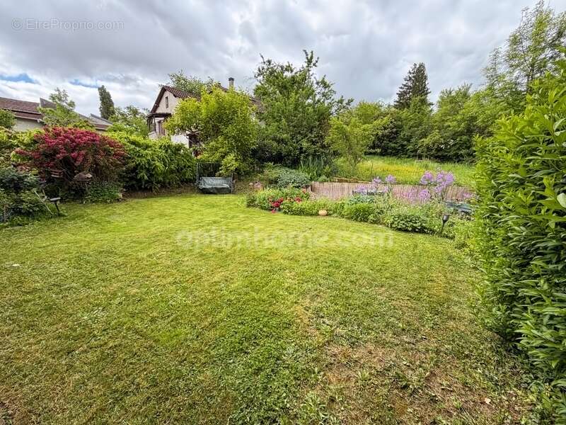 CHAMPIGNEULLES – Maison de caractère avec jardin, au calme et proche de toutes les commodités - photo 17