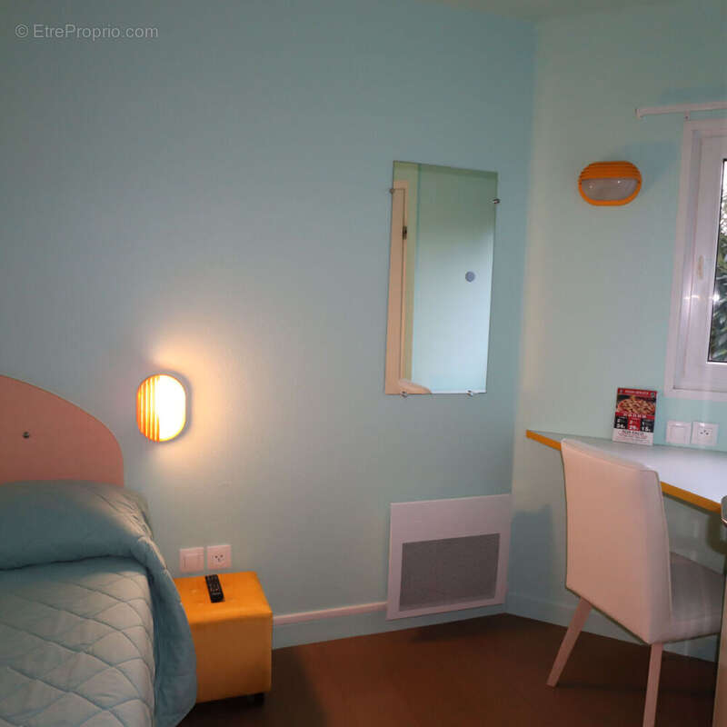 Commerce à VARENNES-VAUZELLES