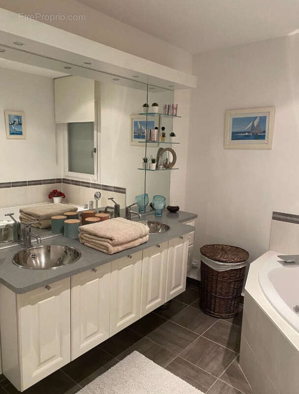 Maison à LA CHAPELLE-BASSE-MER