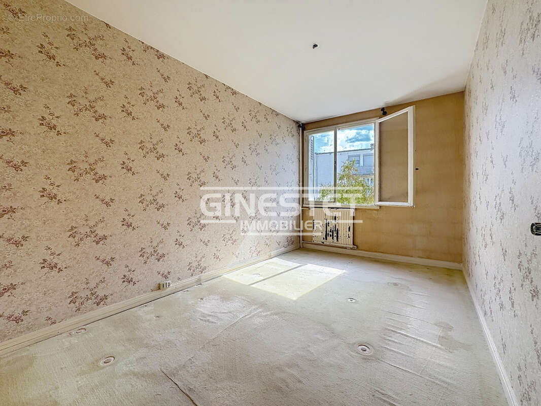 Saint andre les vergers - t5 a renover avec balcon et cave - photo 9