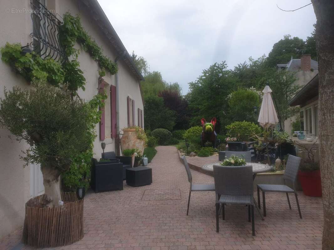 Maison à AINAY-LE-CHATEAU