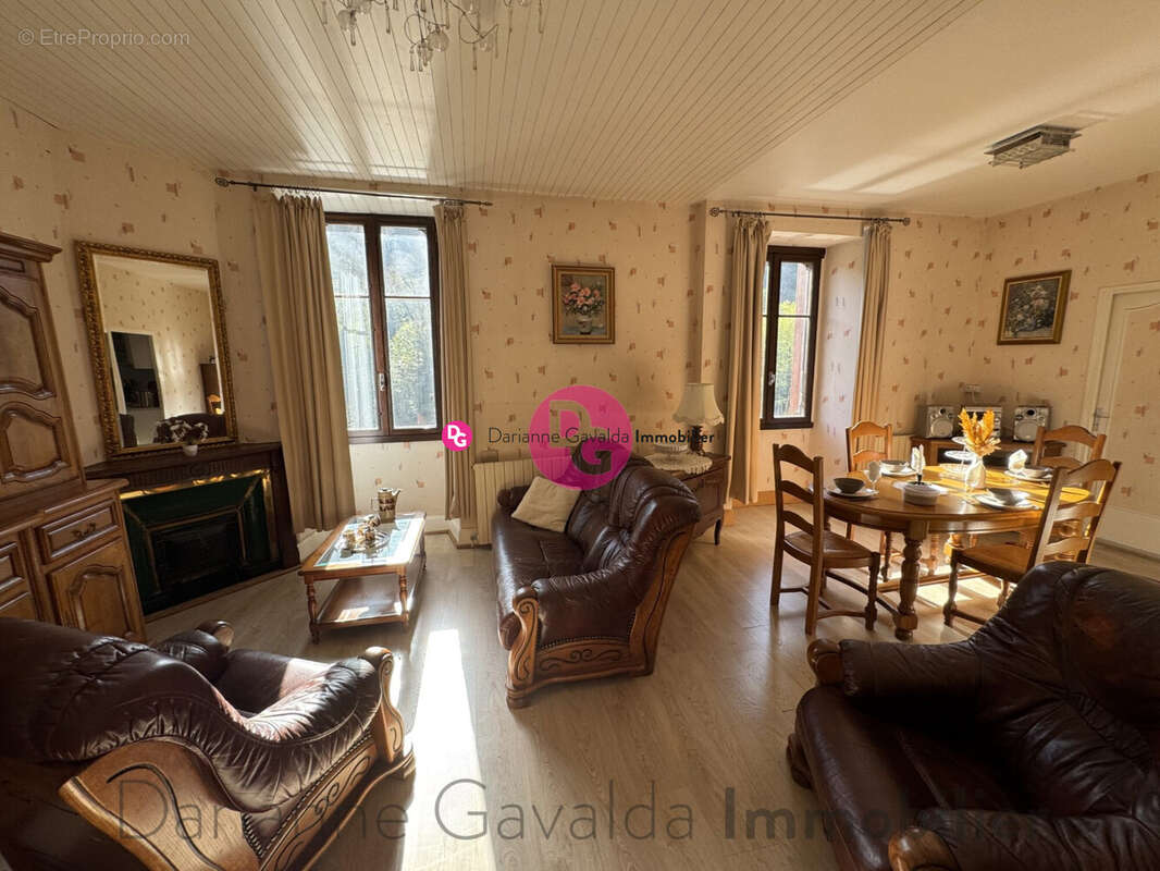 Maison à LIVINHAC-LE-HAUT