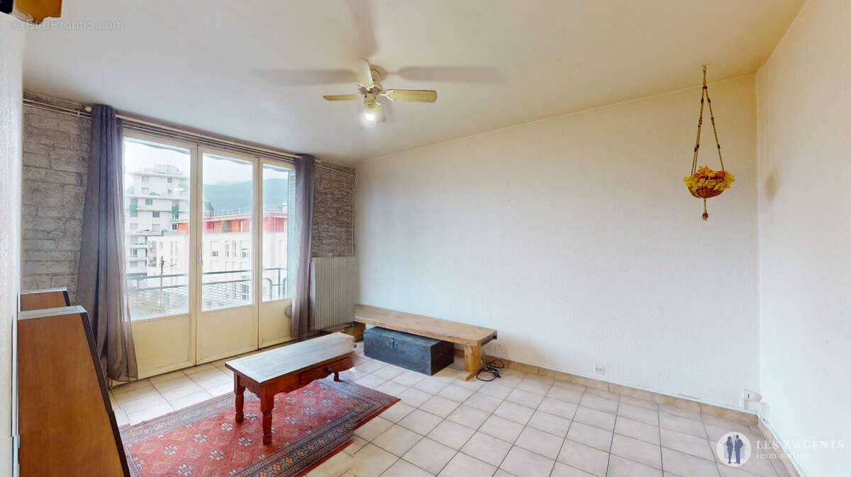 Appartement à SAINT-MARTIN-D'HERES