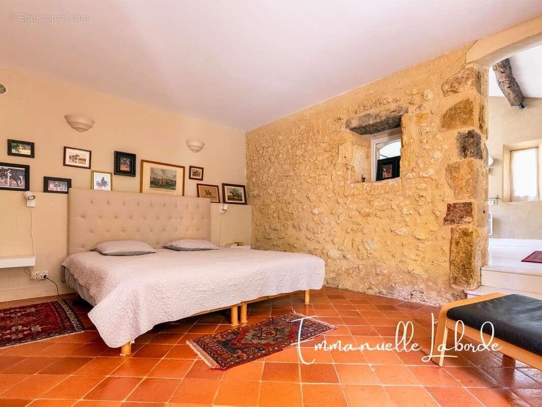 Propriété en pierre avec maison d’amis, piscine et 2,5 hectares LALINDE (24) - photo 9