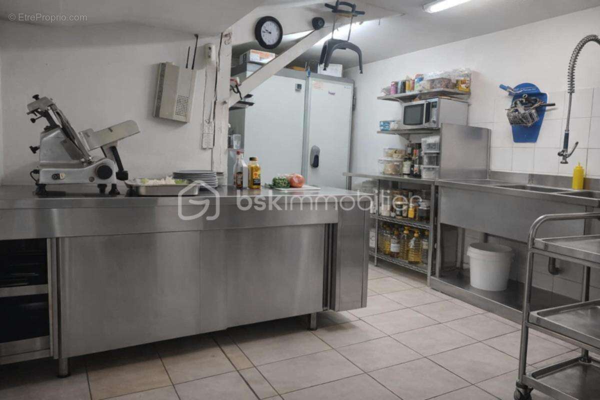 Commerce à SAINT-PIERRE-DES-NIDS