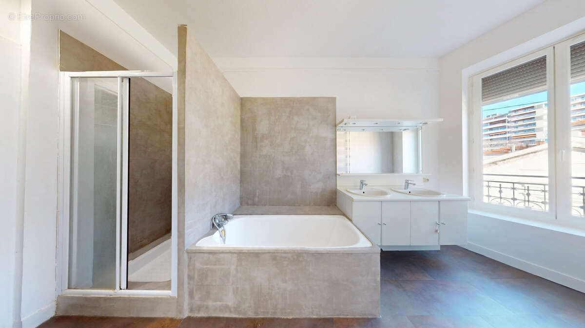 Appartement à SAINT-ETIENNE