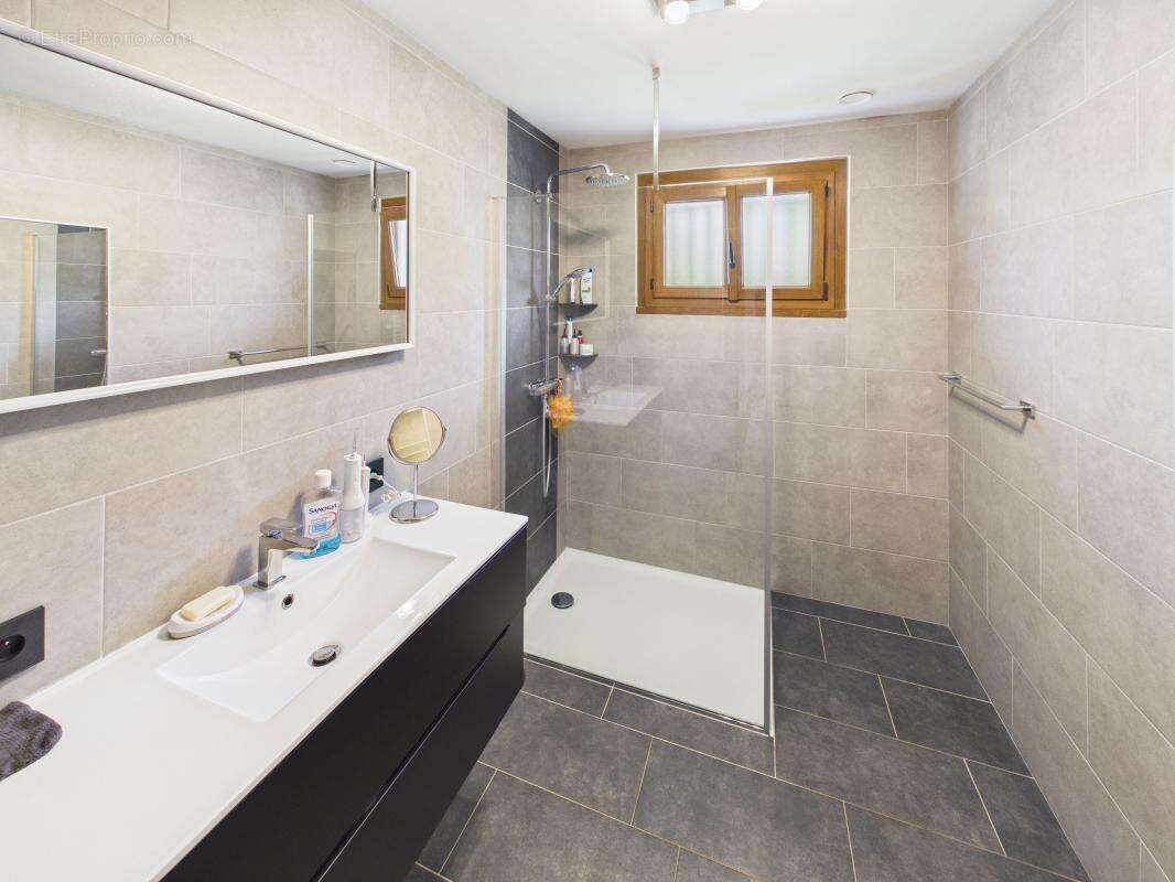 SAINT-JEOIRE-PRIEURÉ - Maison individuelle de plain-pied sur terrain de 1760 m² - photo 15