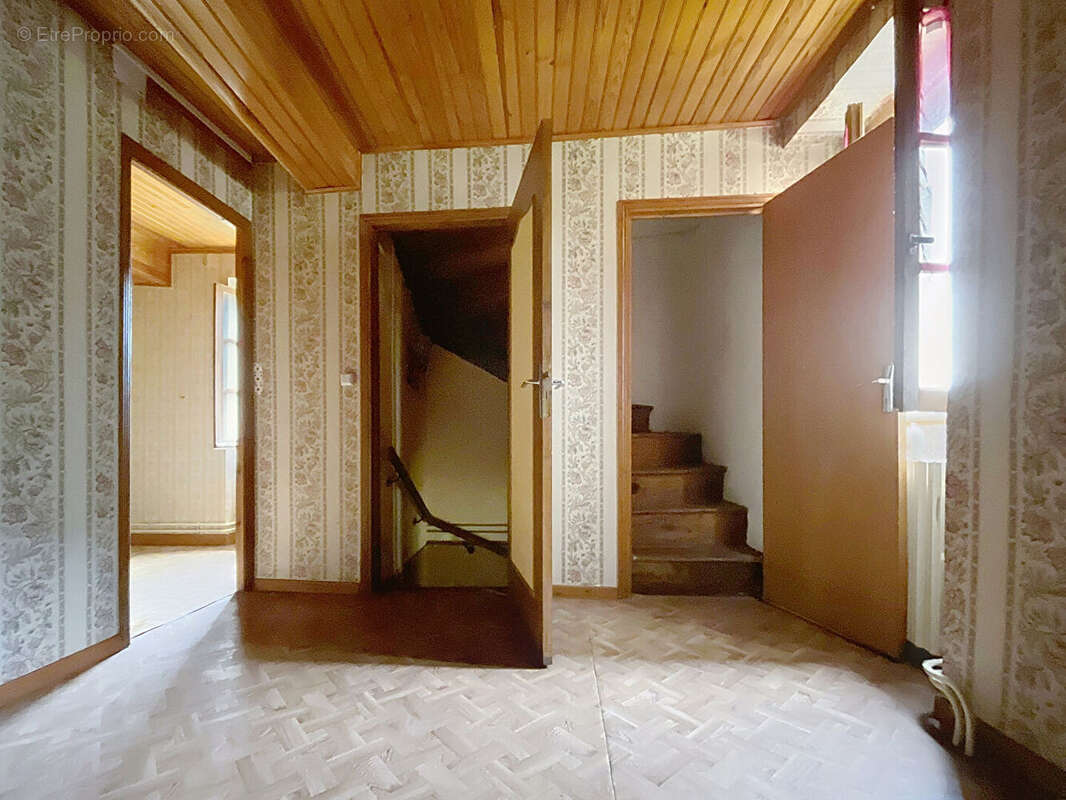 Maison à MONTOULIEU