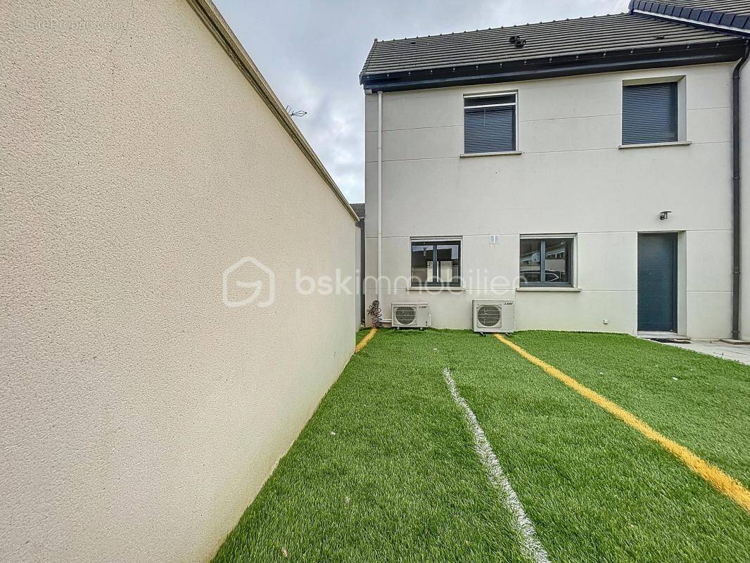 Maison à FONTENAY-TRESIGNY