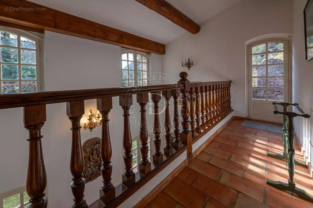 Maison à PUGET-THENIERS