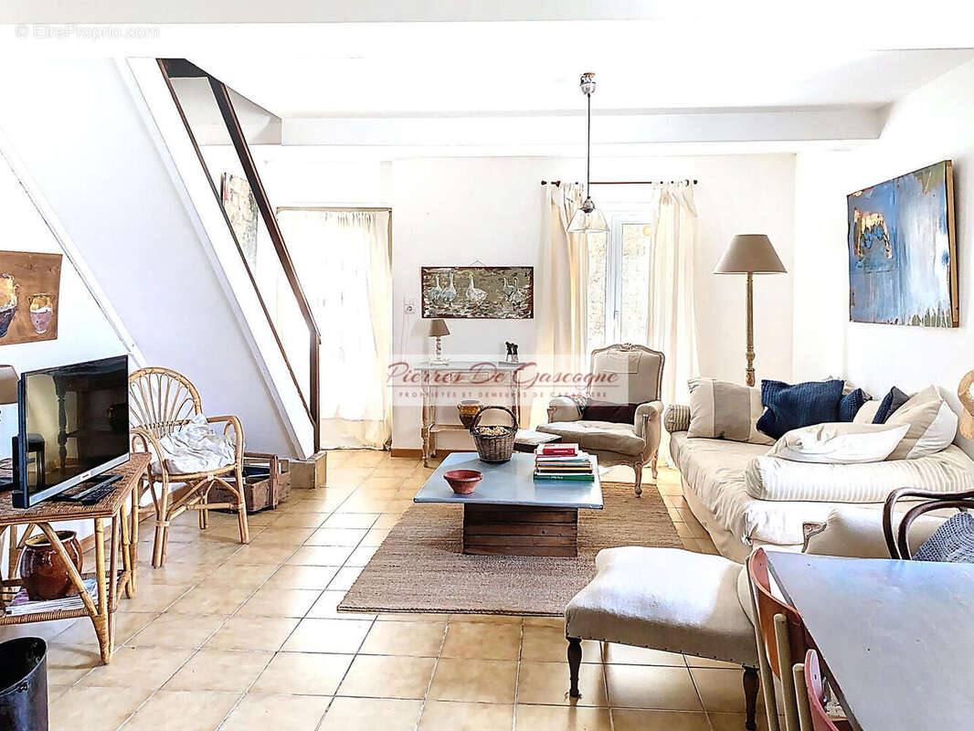 Maison à VIC-FEZENSAC