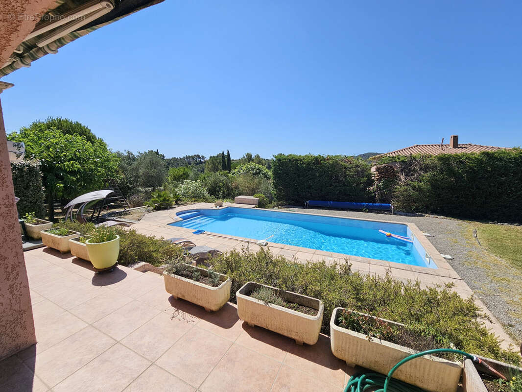 Maison à BAGNOLS-EN-FORET