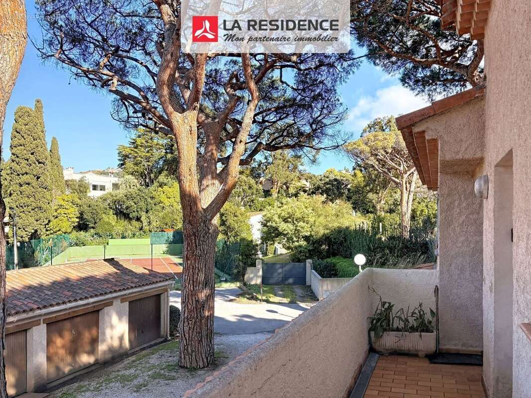 Appartement à ROQUEBRUNE-SUR-ARGENS