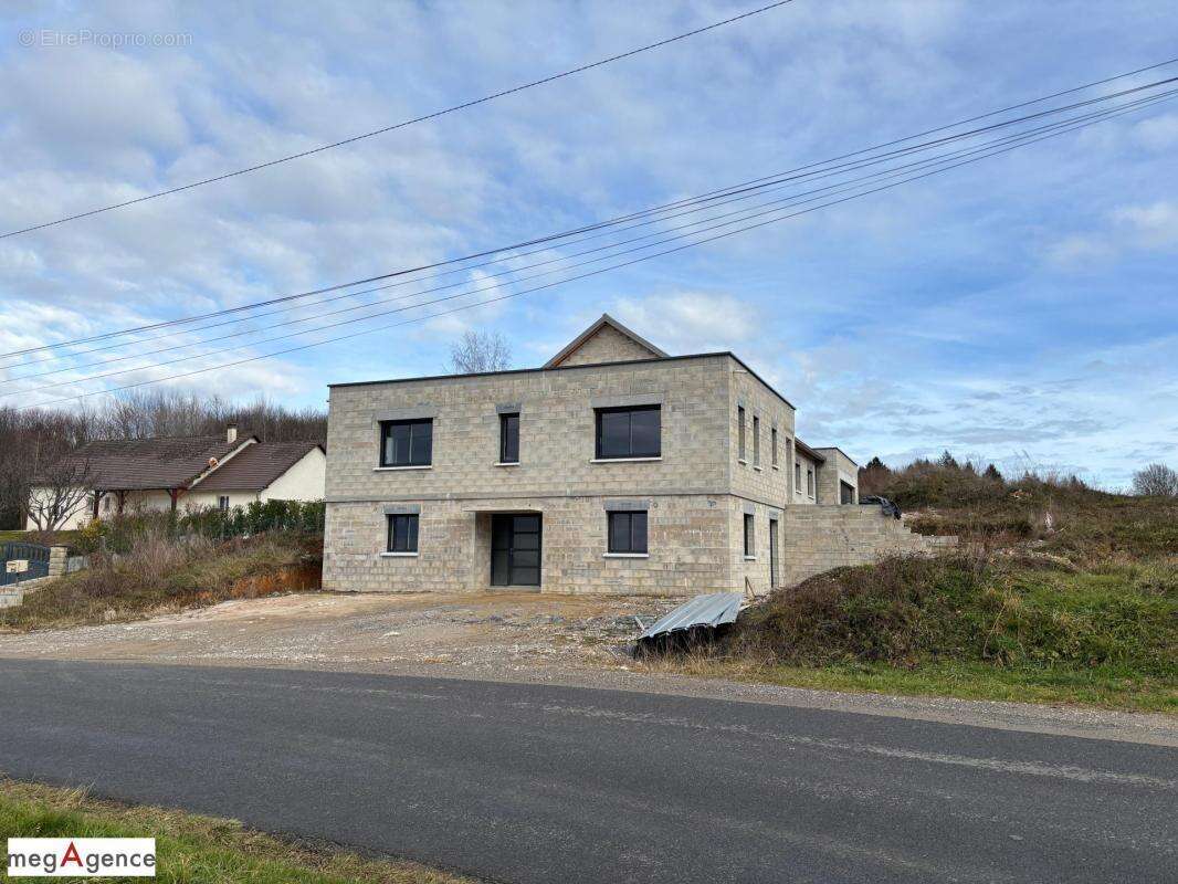 Maison d'habitation avec un cabinet médical indépendant et un studio- Hors d'eau / hors d'air - photo 4