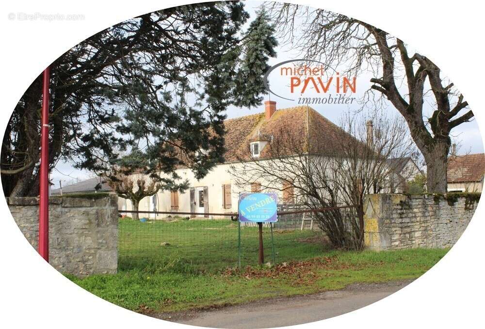 Maison à SAINT-PARIZE-LE-CHATEL