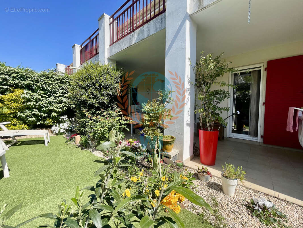 Appartement  en rez-de-jardin avec piscine et garage - photo 2