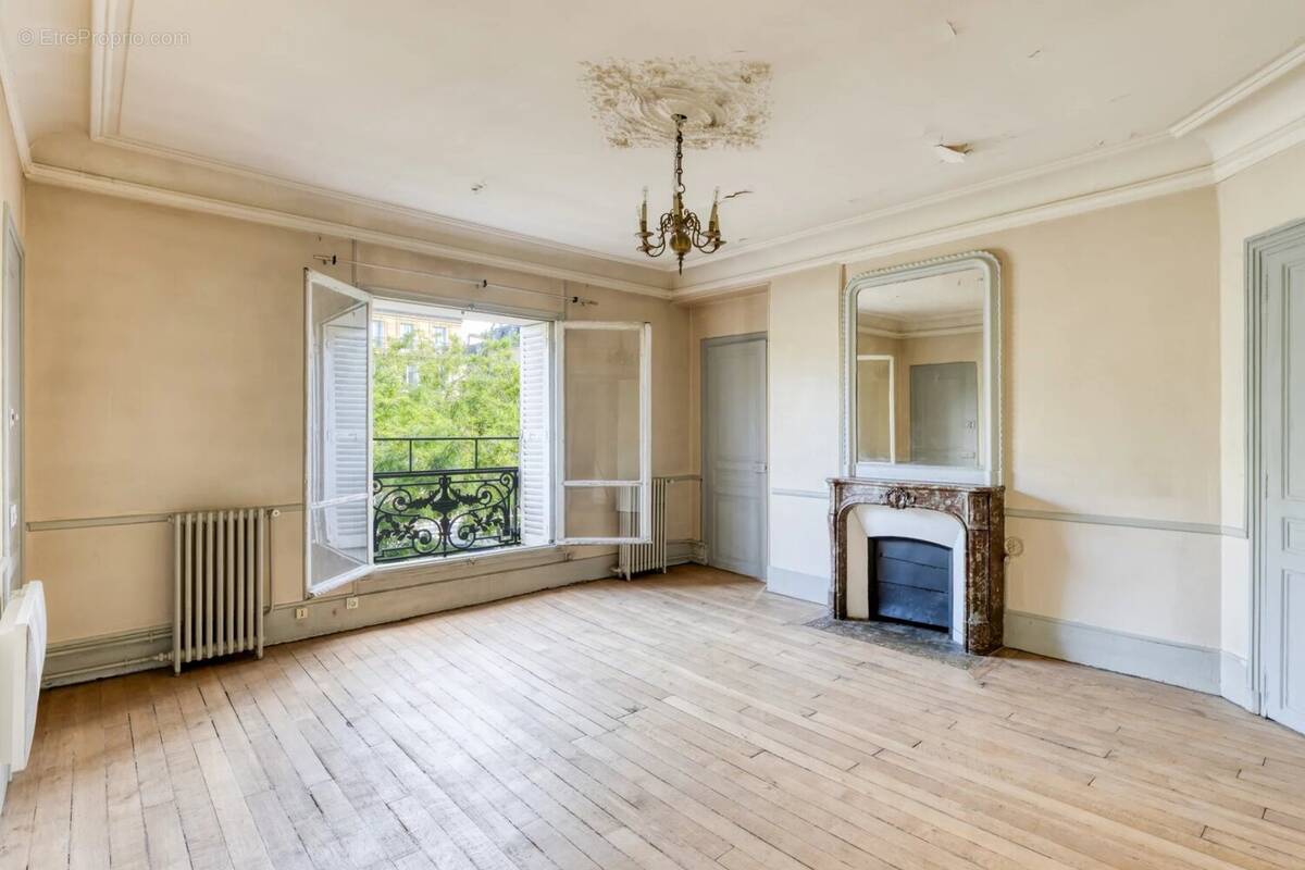 Appartement à PARIS-17E