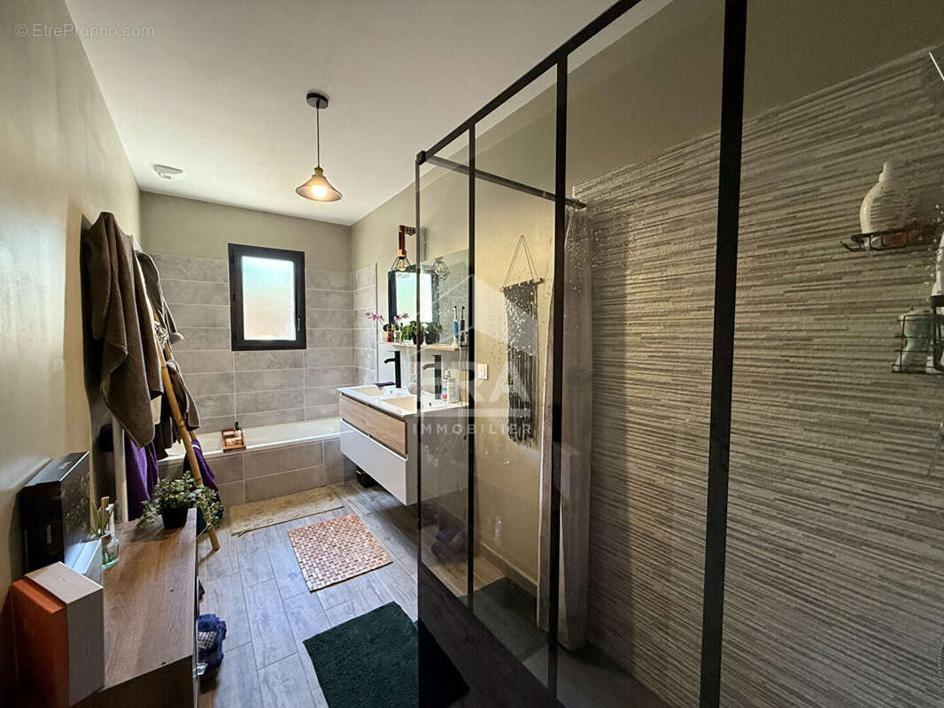 Maison à POURRIERES