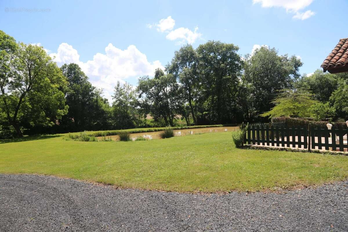 Maison à CROUSEILLES