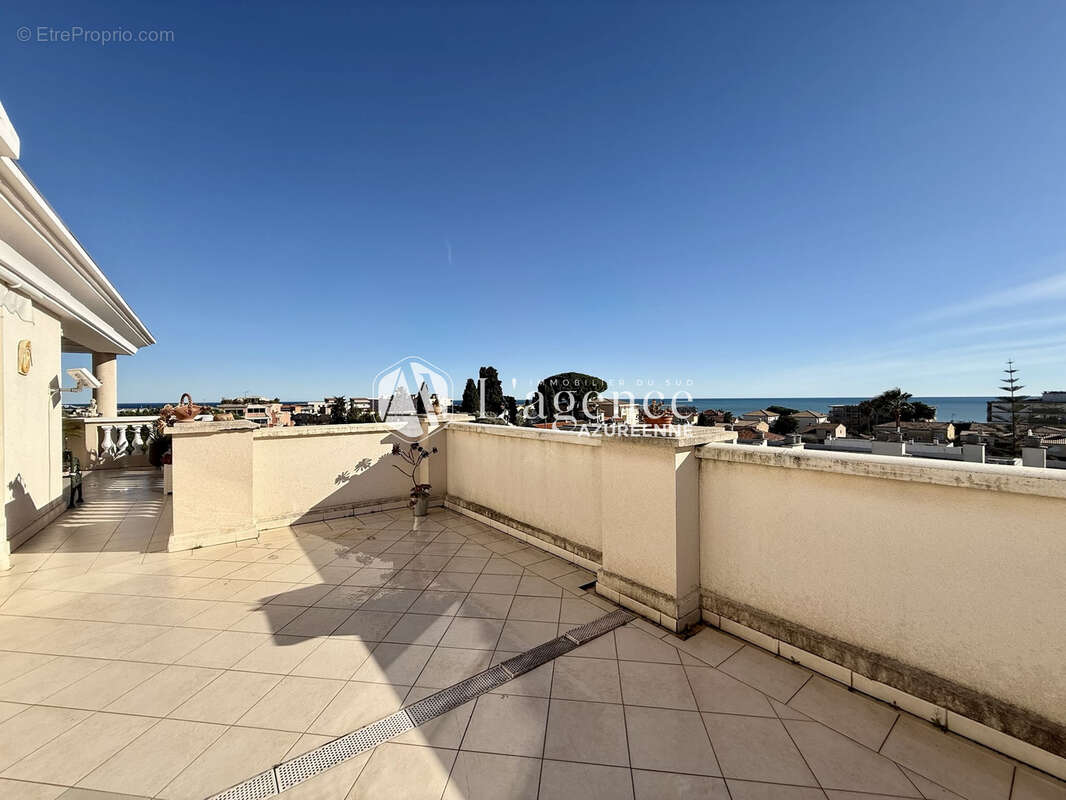 Appartement à SAINT-LAURENT-DU-VAR