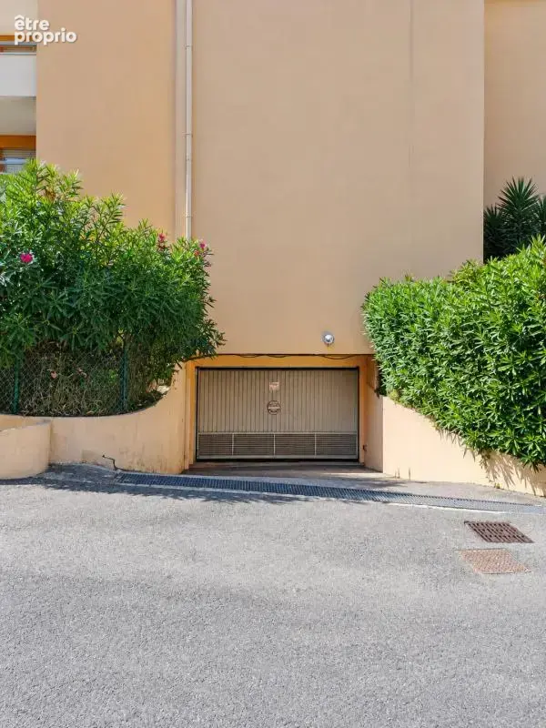 Sous garage fermé / résidence sécurisée / proche centre-ville de vence - photo 2