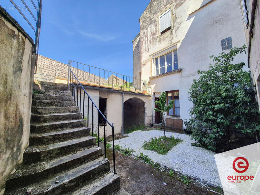 Maison à AVALLON