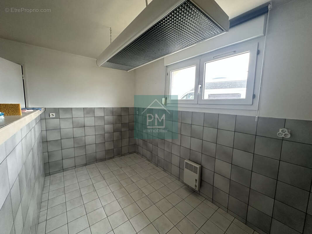 Pavillon d'habitation avec local professionnel indépendant   montdidier (80500) - photo 5