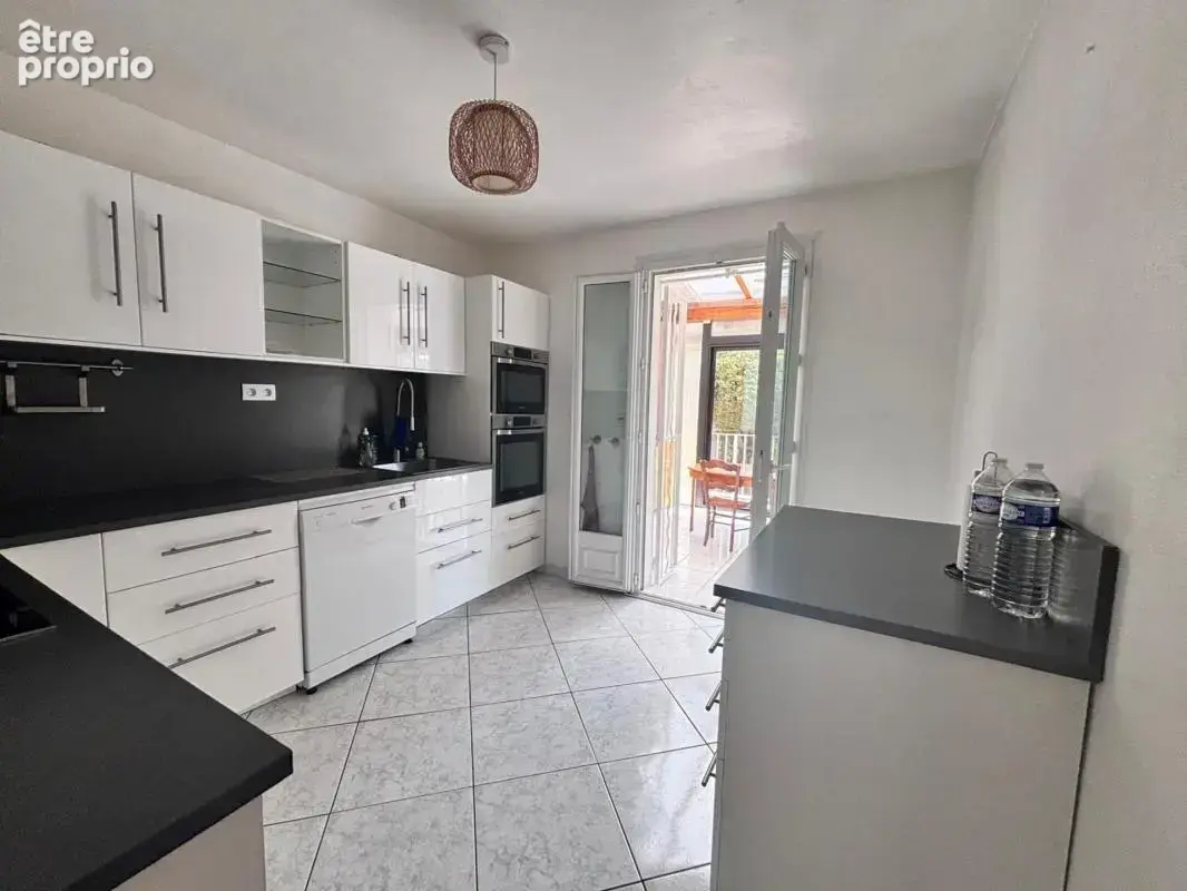 JUVIGNAC – Villa familiale avec T2 indépendant, jardin et piscine - photo 6