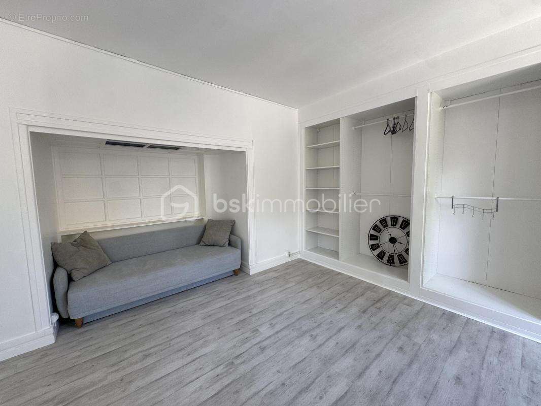 Appartement T3 offrant de beaux volumes et une excellente luminosité ! - photo 4