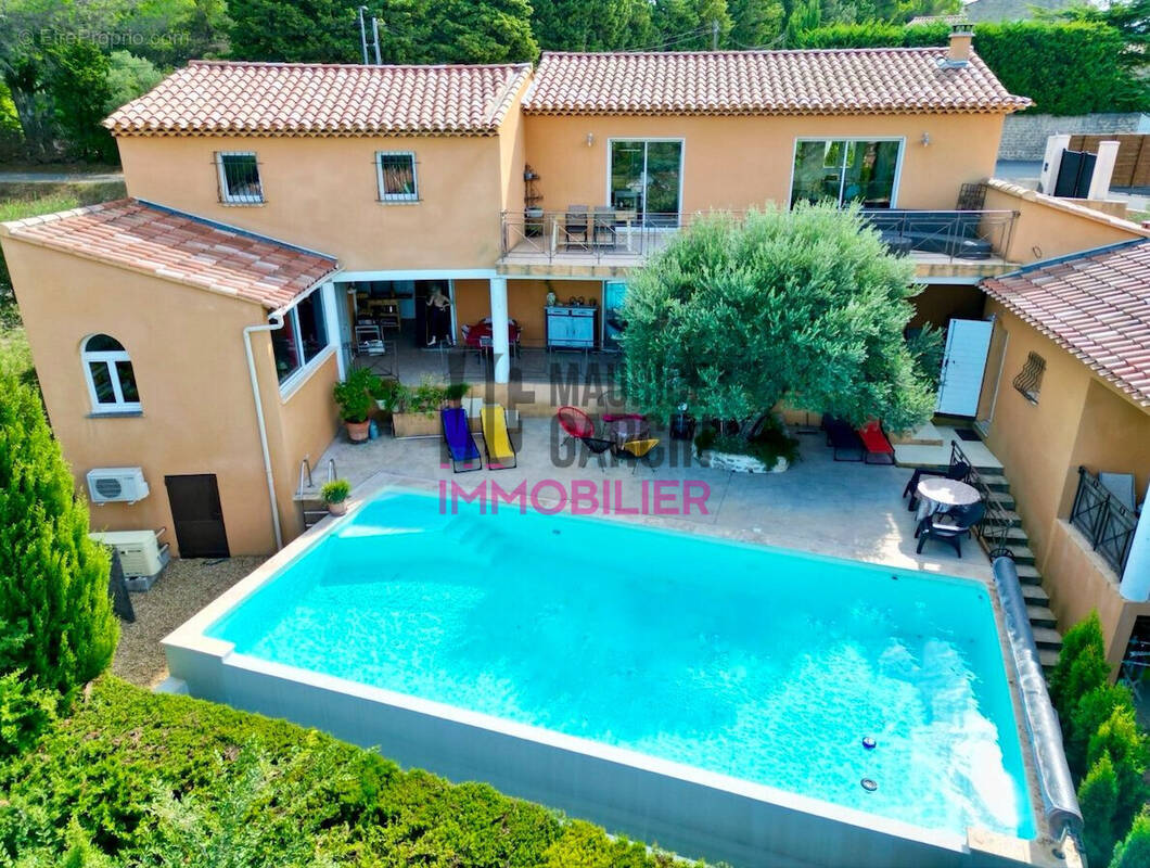 Maison à PERNES-LES-FONTAINES