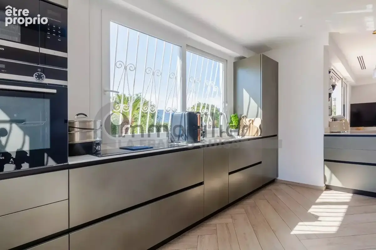 Appartement de 118m² avec piscine privative, terrasse, jardin et stationnements - photo 9