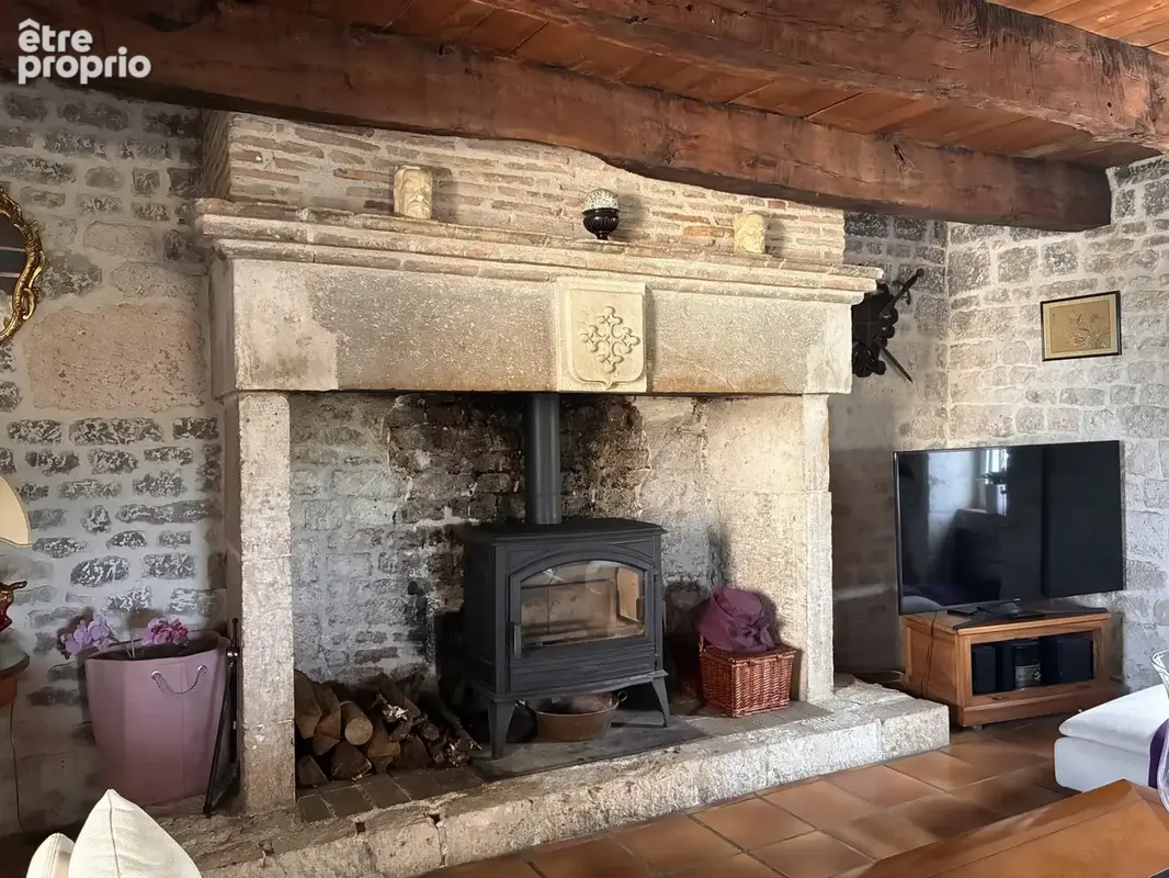 Ensemble quercynois avec pigeonnier, grange en pierre, piscine et gîte. - photo 17