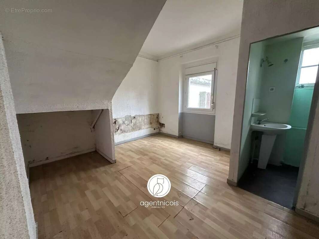 Appartement à SAINT-LAURENT-DU-VAR