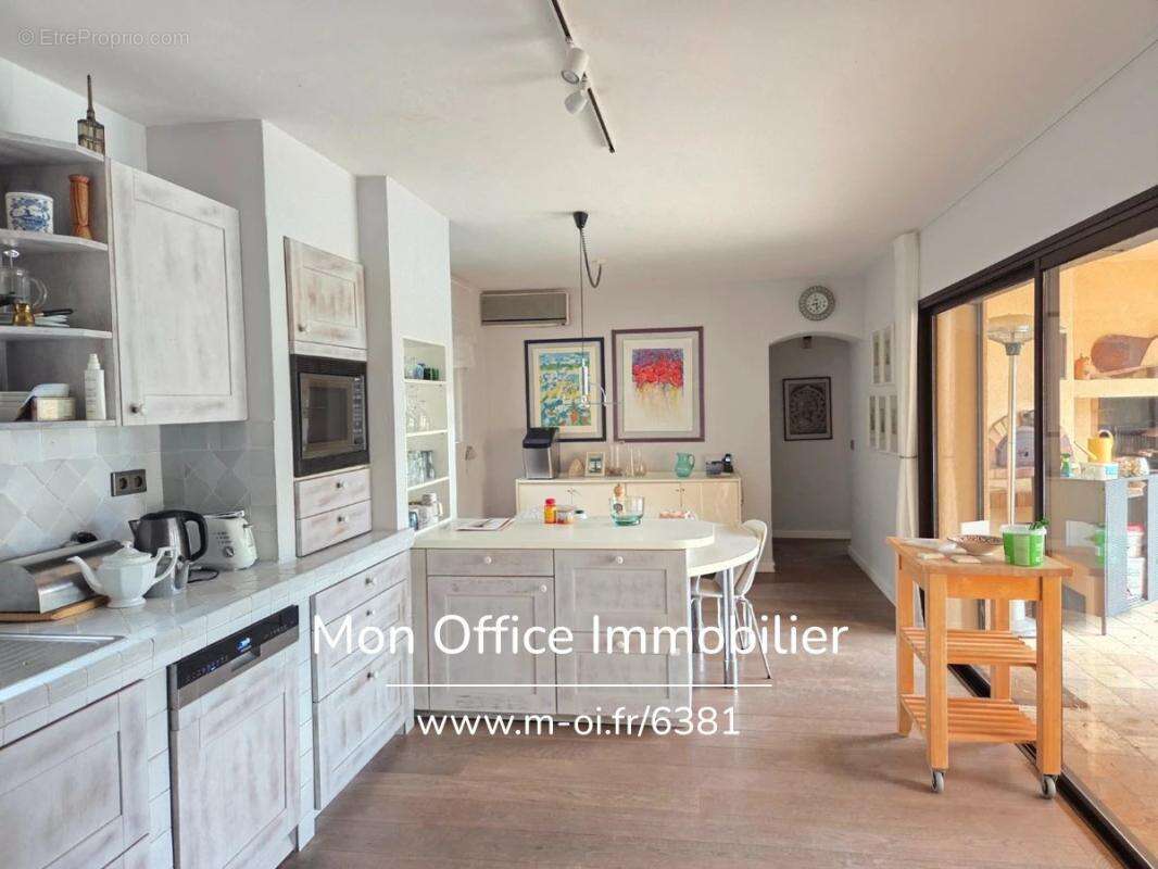 Référence : 6381-NGU. - Maison 12 pièces 376 m2 - photo 10