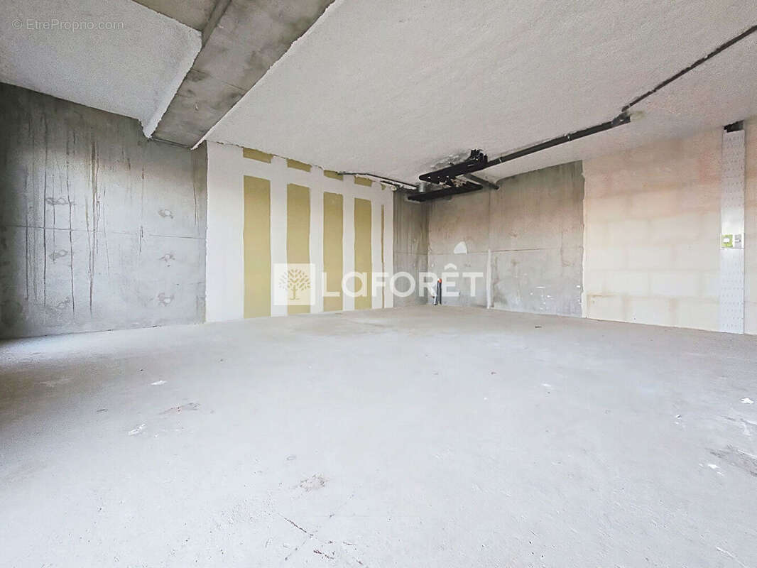 Local commercial ou professionnel 124 m² - AVRILLE - photo 5