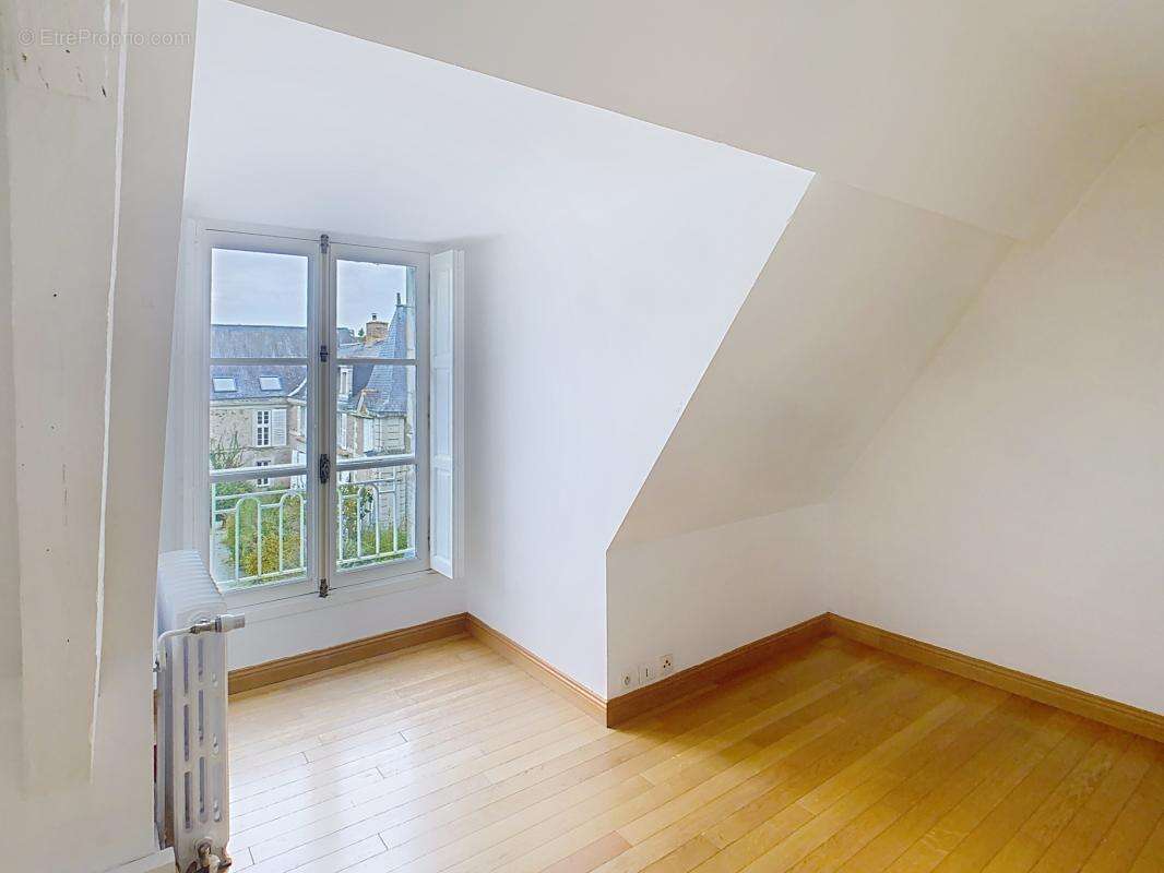 Appartement à AVRILLE