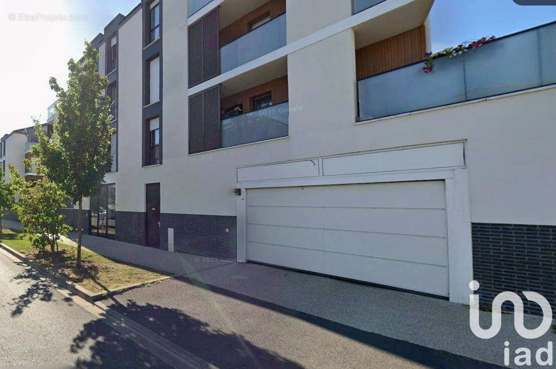 Photo 1 - Parking à CORMEILLES-EN-PARISIS