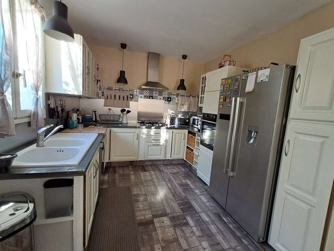 Maison à SAINT-JULIEN-DE-PEYROLAS