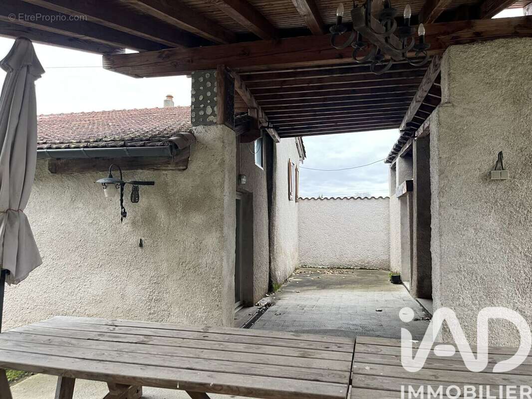 Photo 4 - Maison à SAINT-ETIENNE-LE-MOLARD
