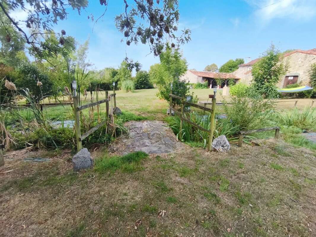 Domaine de Campagne Élégant du XIIIe Siècle avec Bois, Camping & Dépendances - photo 17