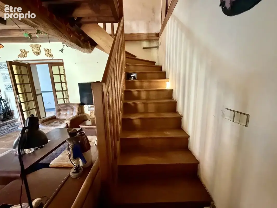 Grande maison d'habitation à vendre avec beaucoup de terrain près de l'Étang de Baye - photo 9
