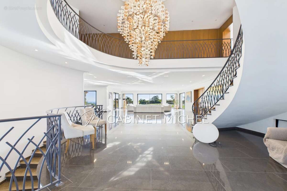 Maison à ROQUEFORT-LES-PINS