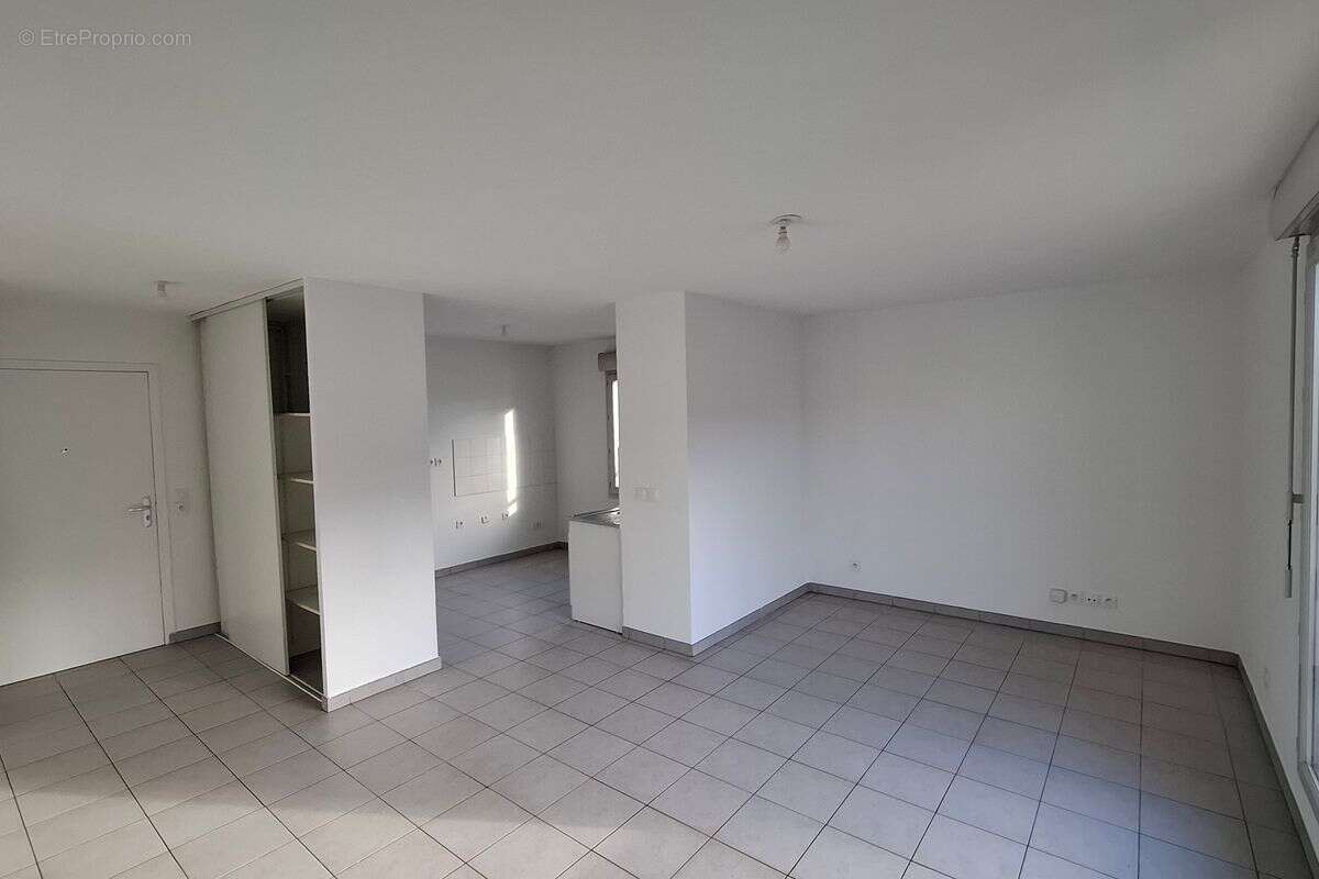 Appartement à PIERRE-BENITE